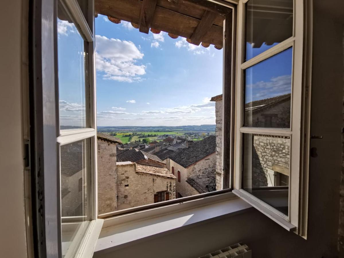 Maison De Charme Spacieuse, Terrasse Et Vue Sur La Place Monflanquin Esterno foto