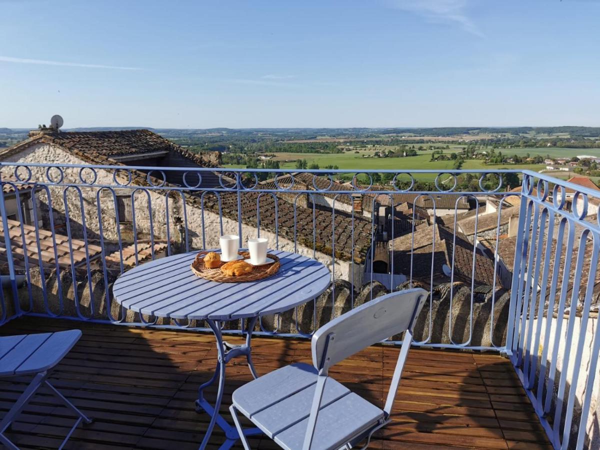 Maison De Charme Spacieuse, Terrasse Et Vue Sur La Place Monflanquin Esterno foto