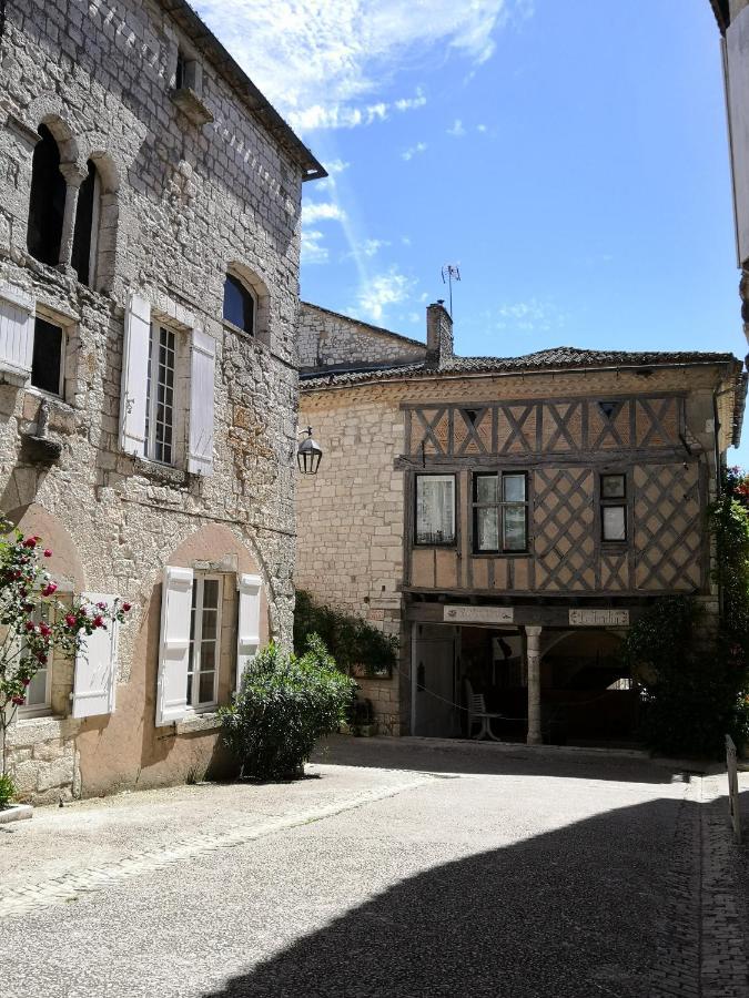 Maison De Charme Spacieuse, Terrasse Et Vue Sur La Place Monflanquin Esterno foto