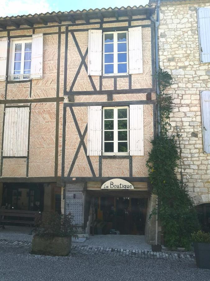 Maison De Charme Spacieuse, Terrasse Et Vue Sur La Place Monflanquin Esterno foto